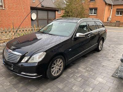 Schwarz Gebraucht 2011 Mercedes E200 Kombi | 10.400 € (Etwas zu teuer)