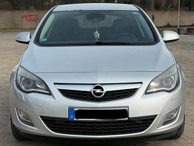 Gebraucht Opel Astra 140 PS (102 kW) 2012 Silber Limousine