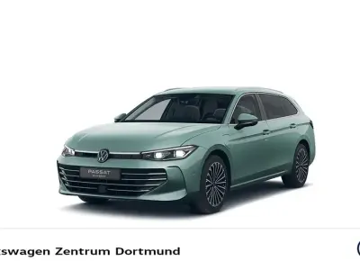 Gebraucht VW Passat Elegance 204 PS (150 kW) 2025 Maripositgrün metallic Kombi
