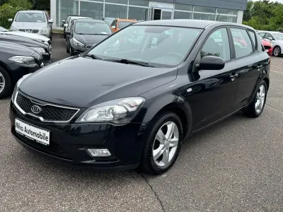 Gebraucht Kia Ceed 90 PS (66 kW) 2012 Schwarz Kleinwagen