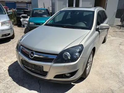 Gebraucht Opel Astra 140 PS (102 kW) 2009 Beige Limousine