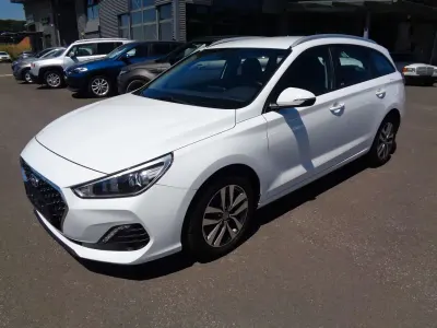 Gebraucht Hyundai i30 Trend 140 PS (102 kW) 2020 Polar white Kombi