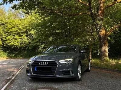Gebraucht Audi A3 Sport 150 PS (110 kW) 2019 Grau Limousine