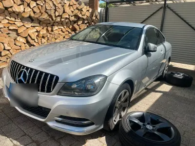 Gebraucht Mercedes C180 156 PS (114 kW) 2014 Silber Coupé