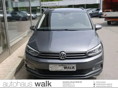 Gebraucht VW Touran Comfortline 150 PS (110 kW) 2019 Grau Van / Kleinbus