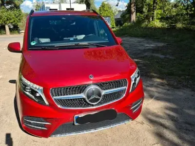 Gebraucht Mercedes V300 Avantgarde 237 PS (174 kW) 2023 Rot Van / Kleinbus