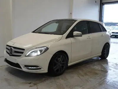 Używany Mercedes B250 211 KM (155 kW) 2015 Biały Minivan