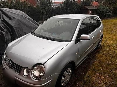 Gebraucht VW Polo 64 PS (47 kW) 2004 Silber Kleinwagen