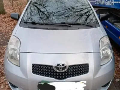 Gebraucht Toyota Yaris 76 PS (55 kW) 2006 Silber Kleinwagen