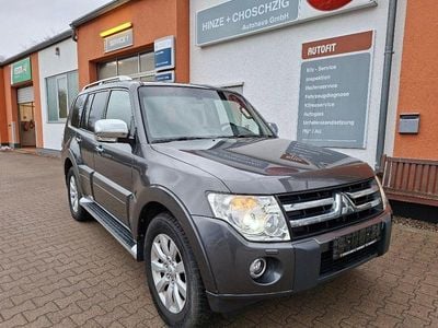 Gebraucht Mitsubishi Pajero Intense 200 PS (147 kW) 2011 Grau SUV