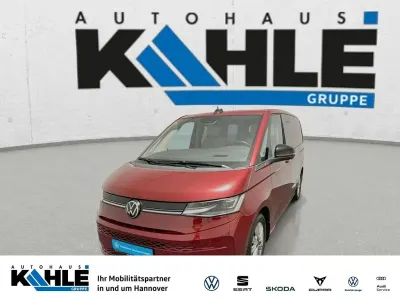 Gebraucht VW Multivan Life 150 PS (110 kW) 2022 Fortanarot metallic Van / Kleinbus