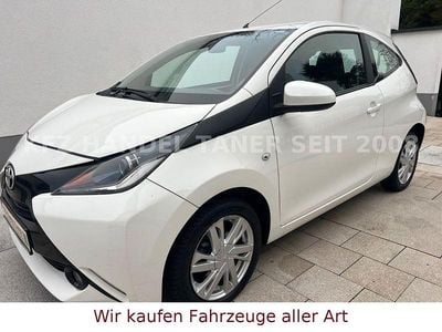 Gebraucht Toyota Aygo X-play 69 PS (50 kW) 2015 Weiß Kleinwagen