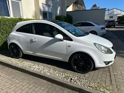 Używany Opel Corsa Color Edition 87 KM (63 kW) 2010 Biały Hatchback