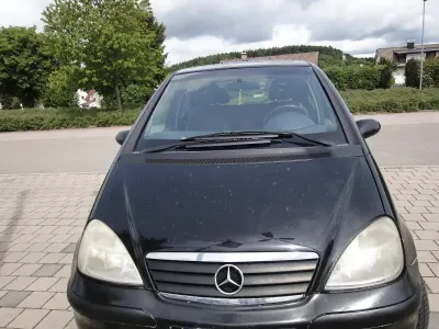 Używany Mercedes A190 Avantgarde 125 KM (91 kW) 1999 Czarny Hatchback