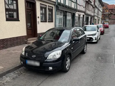 Gebraucht Kia Rio 71 PS (52 kW) 2008 Schwarz Kleinwagen