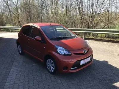 Używany Toyota Aygo Connect Style 68 KM (50 kW) 2013 Pomarańczowy Hatchback