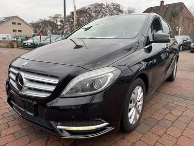 Gebraucht Mercedes B200 136 PS (100 kW) 2012 Kosmosschwarz  metalliclack Van / Kleinbus