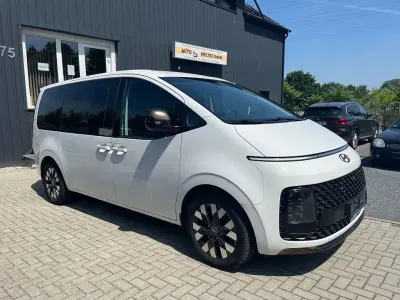 Gebraucht Hyundai Staria Trend 177 PS (130 kW) 2024 Weiß Van / Kleinbus