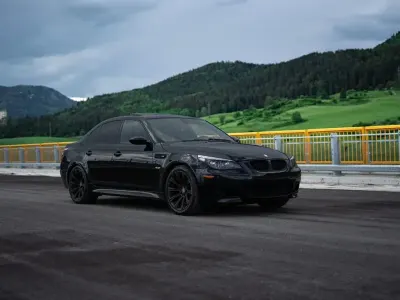 Second-hand BMW M5 Performance 507 CP (372 kW) 2007 Negru Berlinǎ