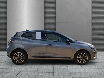 Gebraucht Renault Clio Techno 90 PS (66 kW) 2025 Grau (dolomitgrau) Kleinwagen