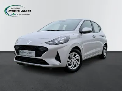Neu Hyundai i10 63 PS (46 kW) 2025 Grau Kleinwagen