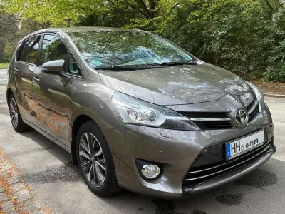 Gebraucht Toyota Verso Executive 147 PS (108 kW) 2016 Grau Van / Kleinbus