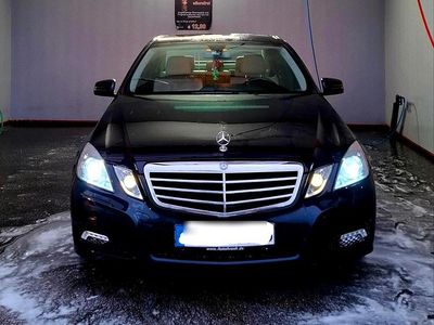 Blau Gebraucht 2009 Mercedes E250 Limousine | 10.000 €