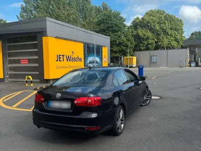 Gebraucht VW Jetta 105 PS (77 kW) 2012 Schwarz Limousine