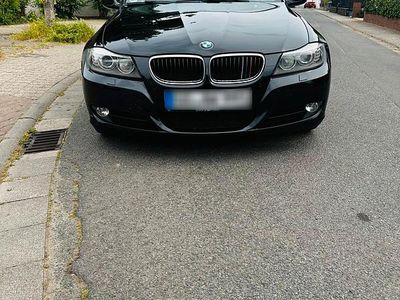 Gebraucht BMW 320 184 PS (135 kW) 2011 Schwarz Limousine