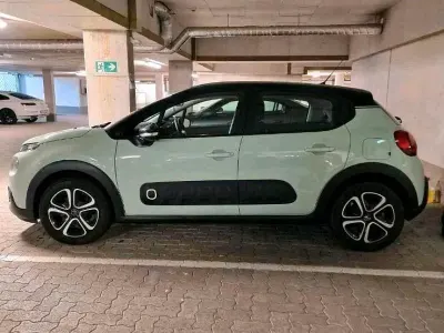 Gebraucht Citroën C3 Shine 82 PS (60 kW) 2020 Grün Kleinwagen