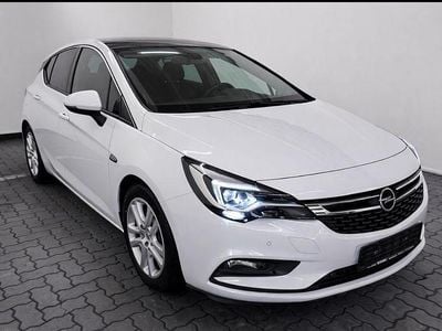 Weiß Gebraucht 2018 Opel Astra Limousine | 11.885 € (Fairer Preis)