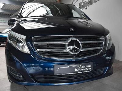 Gebraucht Mercedes V250 Exclusive 190 PS (139 kW) 2016 Blau Van / Kleinbus