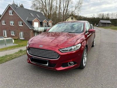 Gebraucht Ford Mondeo Titanium 150 PS (110 kW) 2015 Rot Limousine