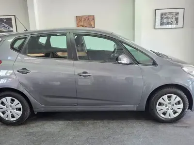 Gebraucht Hyundai ix20 Edition 90 PS (66 kW) 2012 Grau Kleinwagen