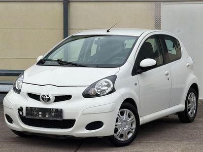 Gebraucht Toyota Aygo Cool 68 PS (50 kW) 2010 Weiß Kleinwagen