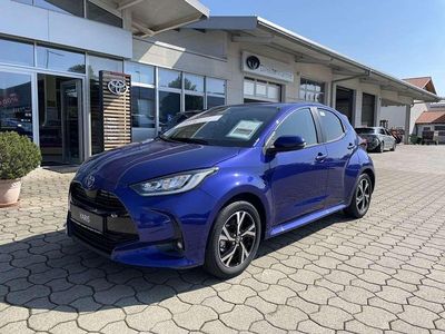 Neu Toyota Yaris Hybrid Comfort 116 PS (85 kW) 2025 Juniper blue metallic Kleinwagen