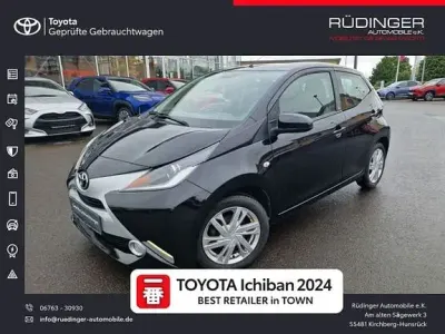 Gebraucht Toyota Aygo X-play 69 PS (50 kW) 2018 Schwarz Kleinwagen