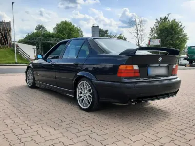 Gebraucht BMW 318 140 PS (102 kW) 2004 Schwarz Limousine