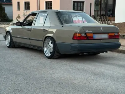 Gebraucht Mercedes E250 90 PS (66 kW) 1988 Limousine
