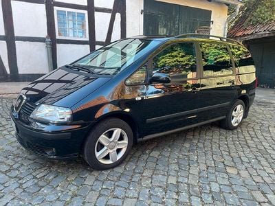 Schwarz Gebraucht 2012 Seat Alhambra Van / Kleinbus | 4.700 €