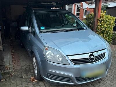 Grau Gebraucht 2005 Opel Zafira Van / Kleinbus | 999 € (Fairer Preis)