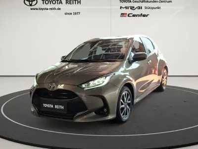 Gebraucht Toyota Yaris Hybrid Team 116 PS (85 kW) 2022 Manganbronze metallic Kleinwagen