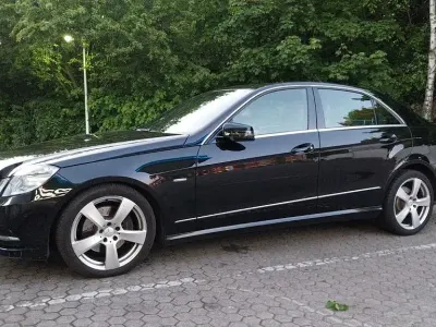 Gebraucht Mercedes E350 Avantgarde 265 PS (194 kW) 2011 Schwarz Limousine