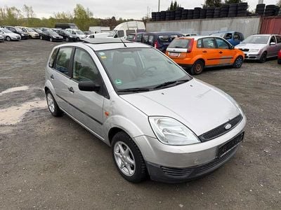 Gebraucht Ford Fiesta Ambiente 68 PS (50 kW) 2002 Silber Kleinwagen