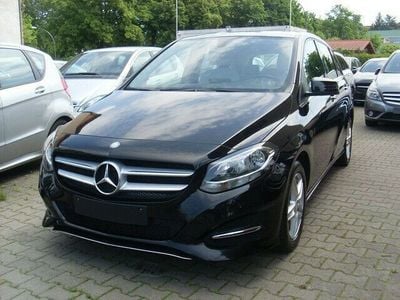 Gebraucht Mercedes B180 Style 122 PS (89 kW) 2015 Schwarz metallic Van / Kleinbus