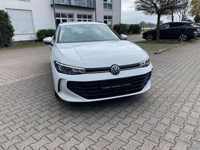Gebraucht VW Passat 150 PS (110 kW) 2024 Weiß Kombi