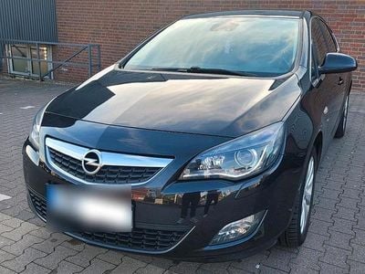 Usado Opel Astra 140 HP (102 kW) 2010 Preto Sedan