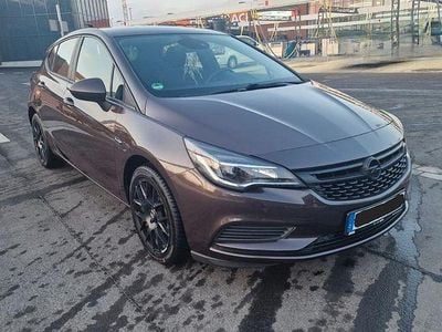 Gebraucht Opel Astra Edition 125 PS (91 kW) 2017 Braun Limousine
