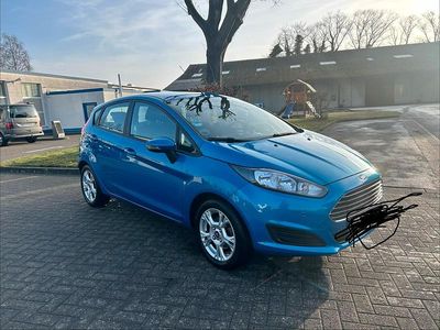 Gebraucht Ford Fiesta 101 PS (74 kW) 2013 Blau Kleinwagen