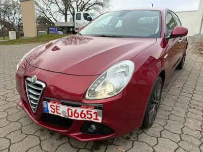 Gebraucht Alfa Romeo Giulietta Turismo 170 PS (125 kW) 2013 Rot Limousine